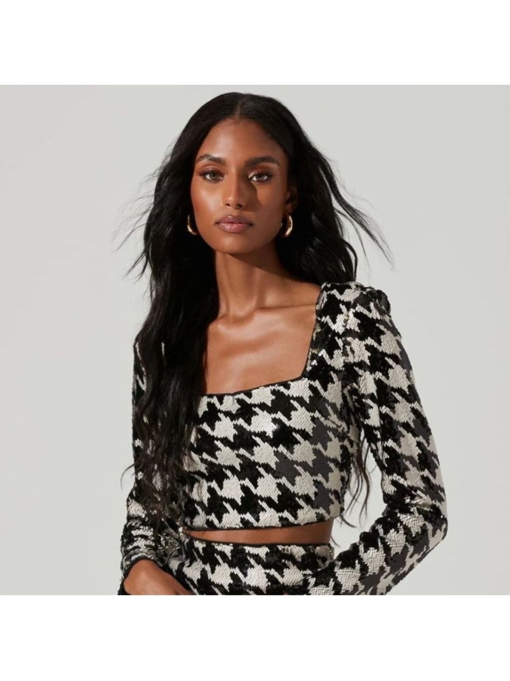 NEW ASTR darby sequin crop top in black/white